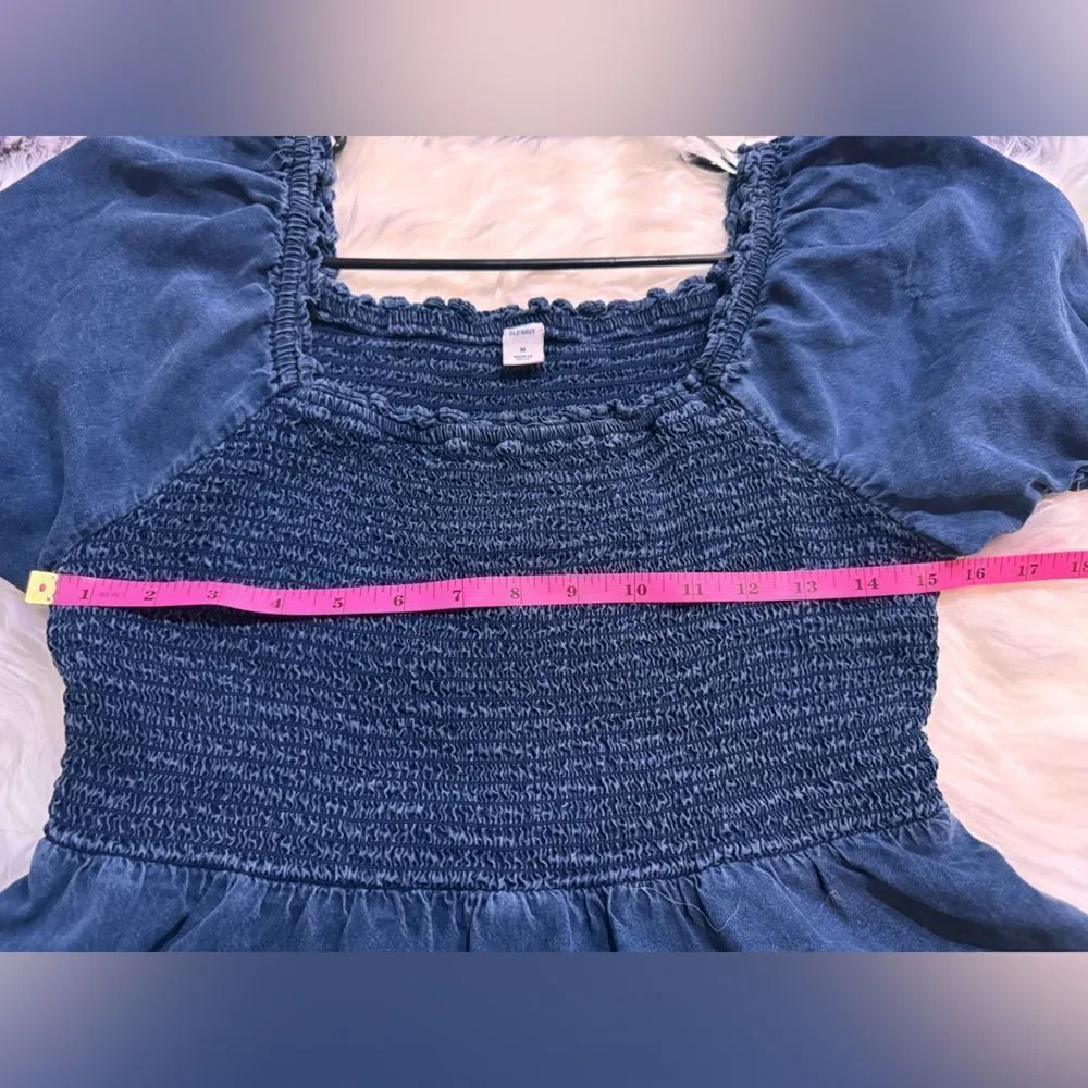 Old Navy Women’s Smocked Puff Sleeve Blouse in Chambray M